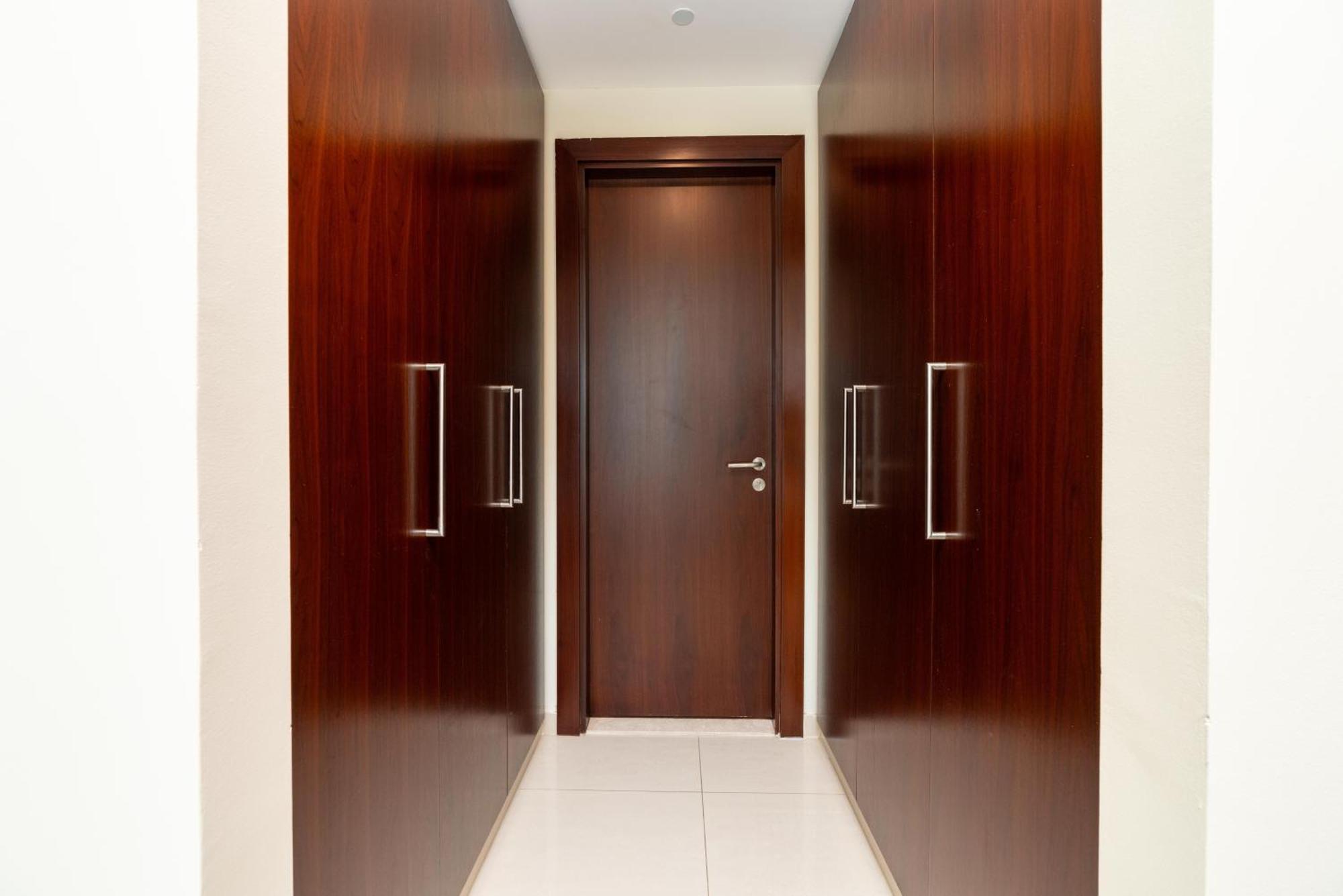 Appartement Oasis In - Expat Preferred Community - The Greens - The Views - Perfect For Business And Pleasure - Close To Metro - Park, Lakes And Jogging 1 Min Walk Away - Yoga Classes By The - 4 People - Big Balcony - 3 Min Drive To Sheikh Zayed *