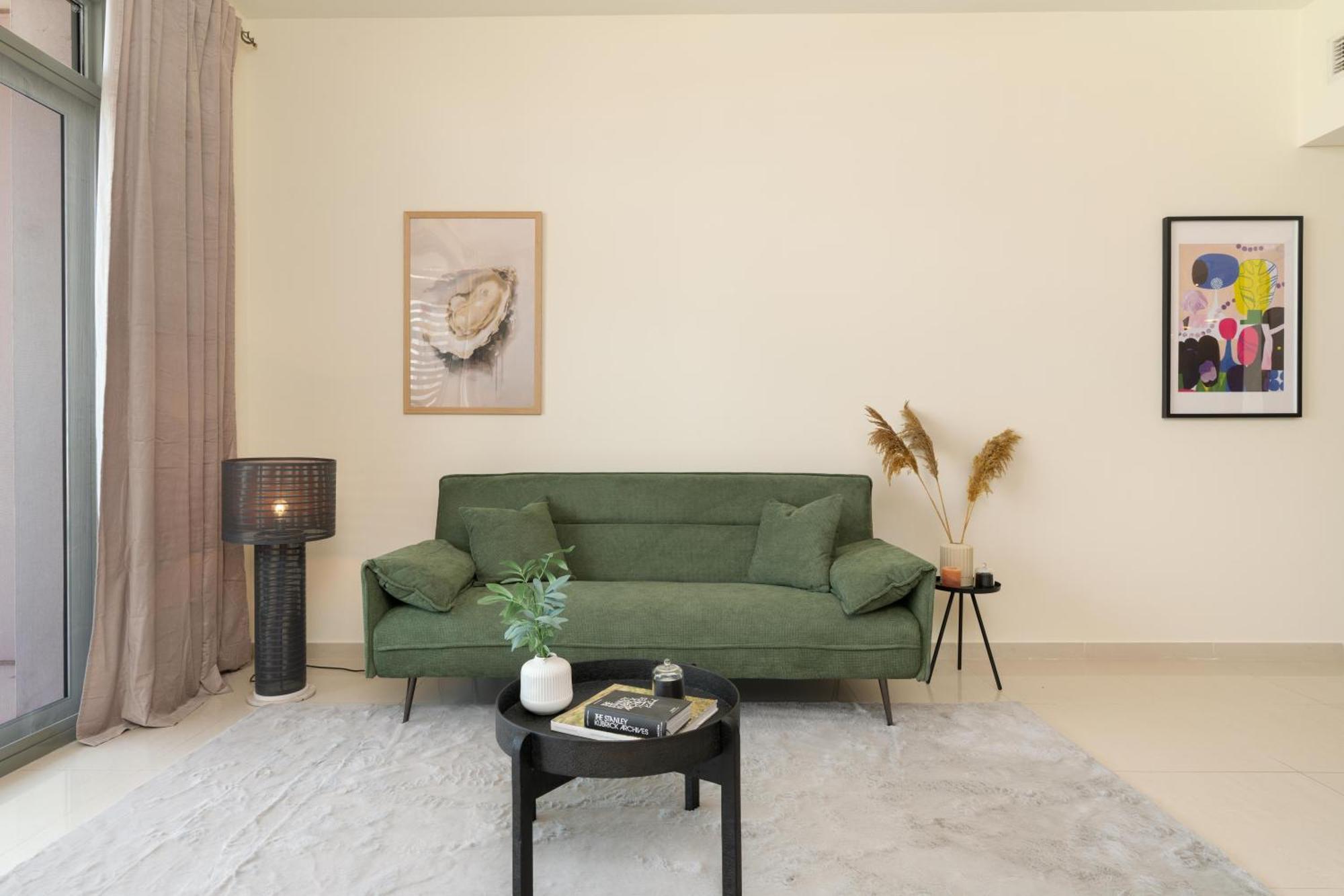 Appartement Oasis In - Expat Preferred Community - The Greens - The Views - Perfect For Business And Pleasure - Close To Metro - Park, Lakes And Jogging 1 Min Walk Away - Yoga Classes By The - 4 People - Big Balcony - 3 Min Drive To Sheikh Zayed Dubai